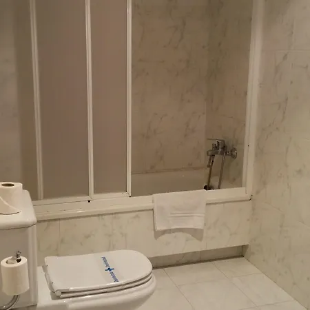 San Jacobo Hotel *